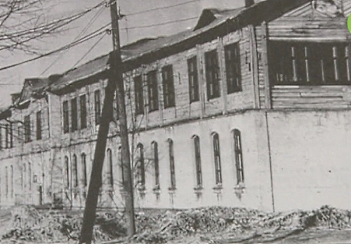 Старое здание школы № 11, куда я и отправился 1 сентября 1953 г. первый раз в первый класс.