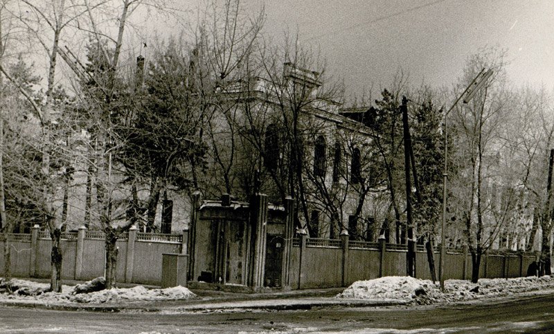  Больница, построенная на пожертвования А.Н.Плешанова. Сегодня - это городская поликлиника на ул. Молодогвардейской