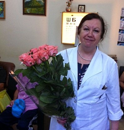 Доктор медицинских наук, профессор Елена Брониславовна Ерошевская принимает поздравления с юбилеем