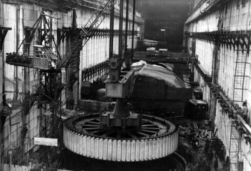 Первый гидроагрегат в 29 декабря 1955 г. в 18.18 минут дал первый  промышленный ток