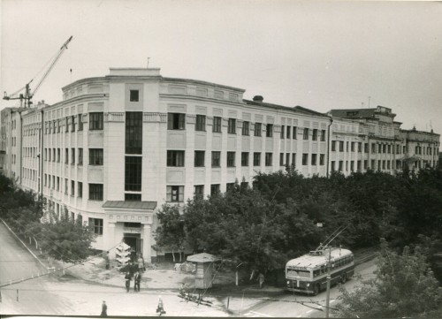 Корпус Авиационного института на  ул. Самарской (ныне торговый комплекс)